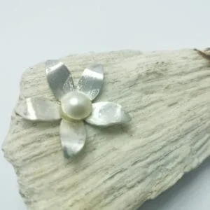 Coffee flower with cultured pearl